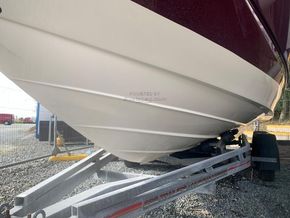 Sea Ray 210 Select With road trailer - Underwater profile