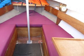 Pirate Express 17 Yacht - cabin