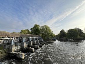 Molesey weir leading to Ash Island