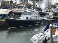 Live-a-board pilot vessel