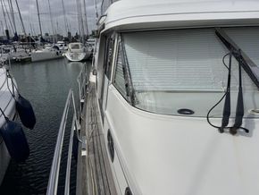 Nimbus 380 Commander  - Side Deck