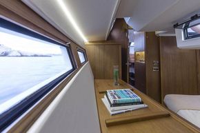 Manufacturer Provided Image: Wauquiez Pilot Saloon 48