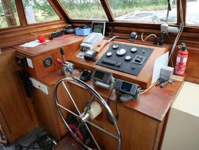 Barge Live aboard One off residential cruising barge for two - Helm