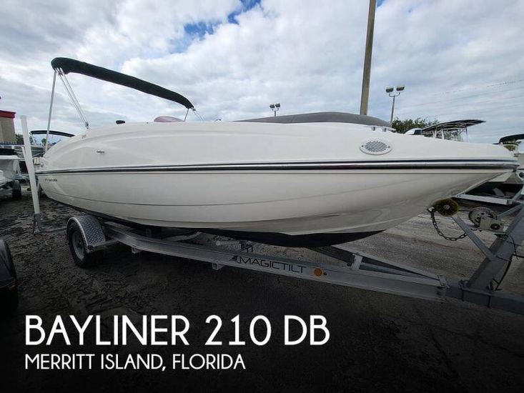 2018 Bayliner 210 deck boat