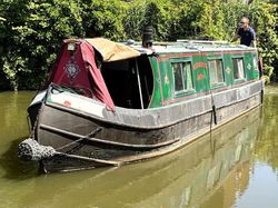 Reed Bunting-A 30ft 2 berth cruiser stern narrowboat.