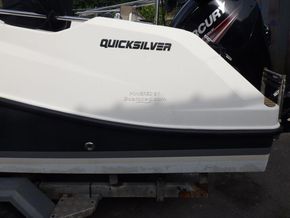 Quicksilver 555 Open Motor Boat - Hull Close Up
