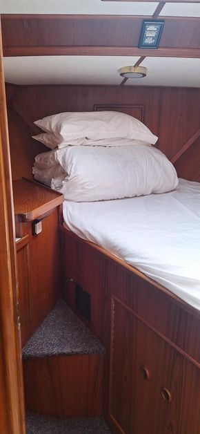 Bow cabin