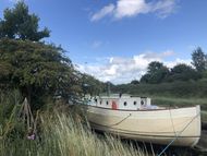 Liveaboard 57ft houseboat with secluded Faversham mooring 