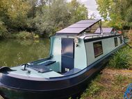Narrowboat on residential Oxford mooring