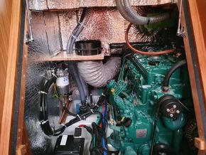 2021 Bavaria Vision 42 37