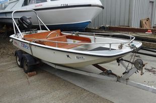 Boston Whaler Dory