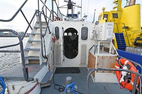 Aft deck main entrance