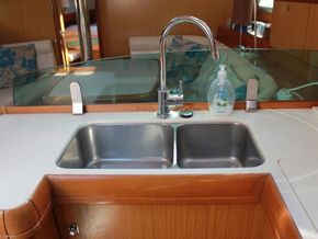 Jeanneau Sun Odyssey 42i  - Galley