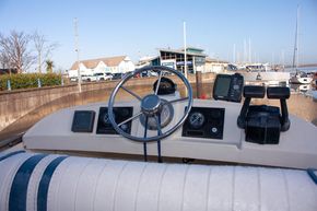 2001 Rodman 800 Flybridge 8