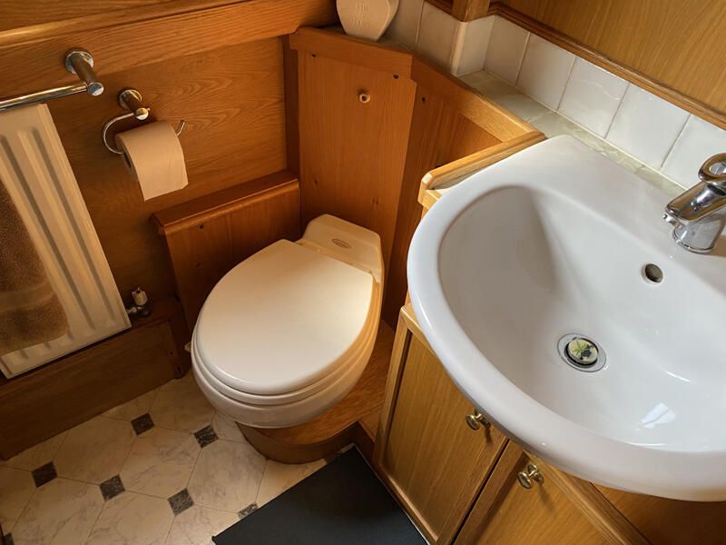 Vac-U-Flush Loo