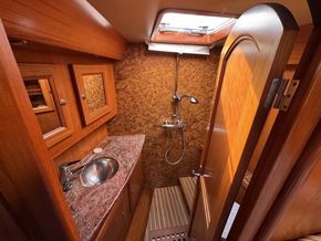 Dufour 50 Prestige commissioned 2001 - Heads
