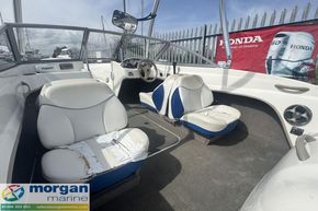 Bayliner 175 -seating