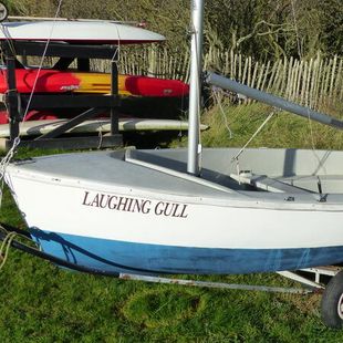 Gull sailing dnghy