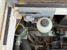 2000 Hardy Marine 32 Commander