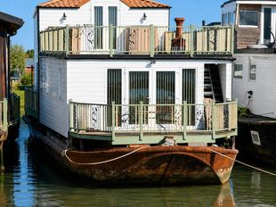 Superbly Converted Floating Home