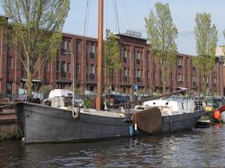 "Elegant Dutch Clipper with Spacious Interior"