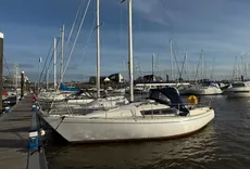 1979 Island Plastics Frigate 27