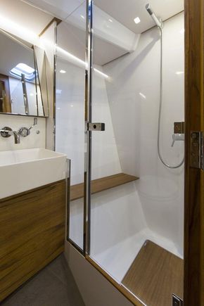 Manufacturer Provided Image: Wauquiez Pilot Saloon 48