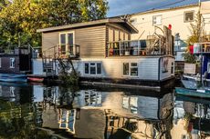 Idyllic Spacious Houseboat &ndash; Swan Island &ndash; Full Residential Mooring