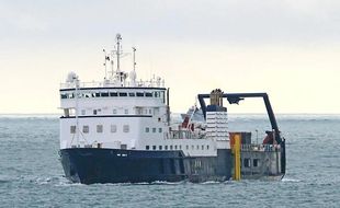 DP-2 CABLE LAYING VESSEL