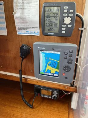 GPS, Chartplotter, VHF 