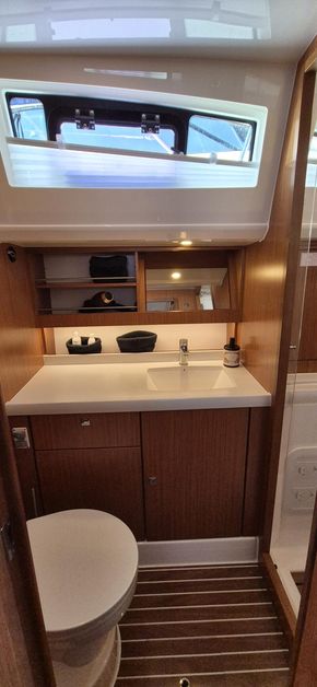 2021 Bavaria Vision 42 30