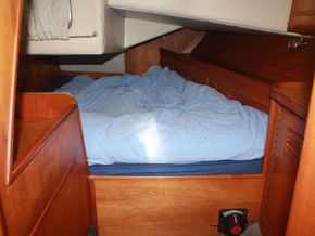 Wauquiez Centurion 38  - Aft Cabin