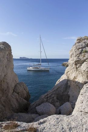 Manufacturer Provided Image: Wauquiez Pilot Saloon 48