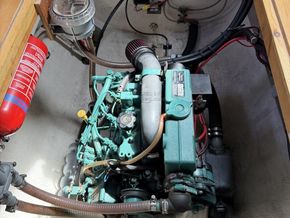 Broadblue Prestige 38  - Engine