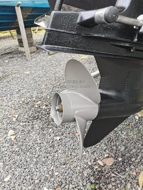 Sea Ray 240 Sundancer  - Propeller