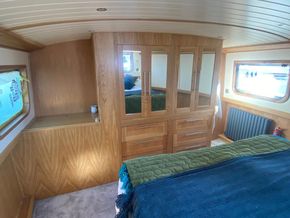 Collingwood Wide Beam 70  (Built in 2022) - Forward Cabin