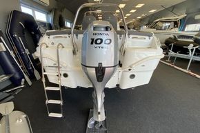 Jeanneau Cap Camarat 5.5 CC - transom with Honda 100hp outboard