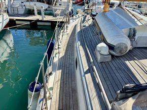 Tayana 37 Ketch - Side Deck