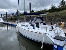 Jeanneau 32 lifting Keel Sloop (2004) Now Open to Offers