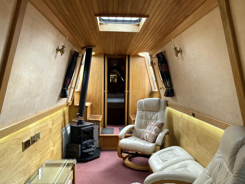 Saloon Fwrd