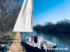 2005 Jeaneau Sun 2000