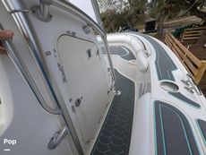2004 Boston Whaler 240 Outrage