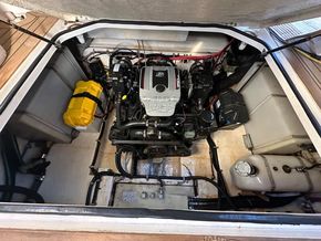 Larson 857 Cabrio  - Engine Room