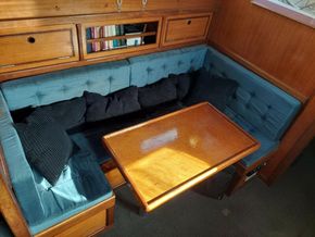 Roamer 36 Bermudan Ketch - Saloon Table