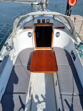 Cockpit table