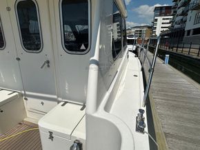 Kingfisher 35 SE  - Side Deck