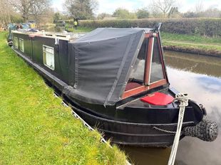 Perfect First Narrowboat &ndash; 40ft Trad Stern | Cosy, Compact & Ready