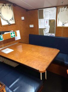 WELL MAINTAINED SINGLE SCREW TUG FOR SALE