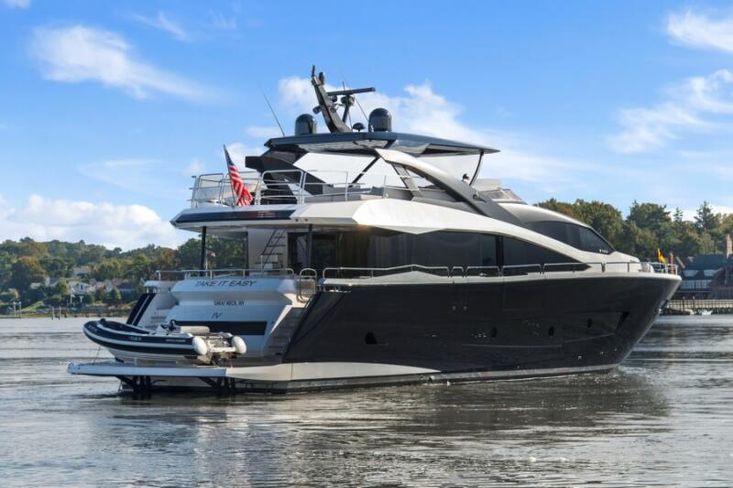 2019 Sunseeker 86 yacht