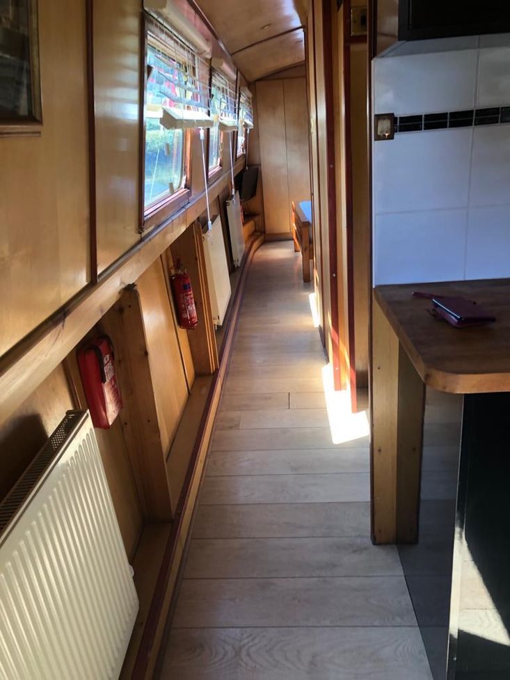 57ft x 10ft Wide Beam houseboat